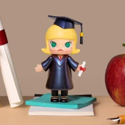 MOLLY Happy Graduation Figure -Figurine Soldes Magasin 20240229 203257 001345 1200x1200